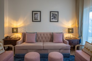 An Executive Suite with a four-poster king bed and a separate lounge area.