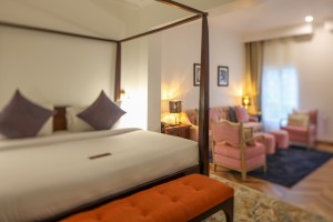 An Executive Suite with a four-poster king bed and a separate lounge area.